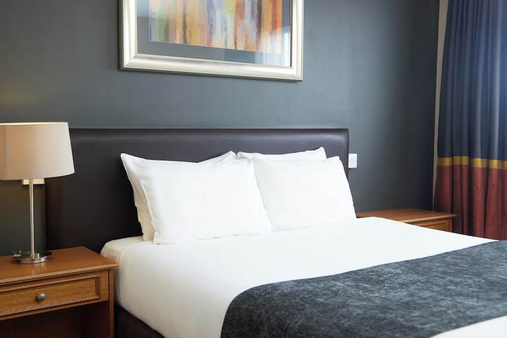 Room 2 of 34