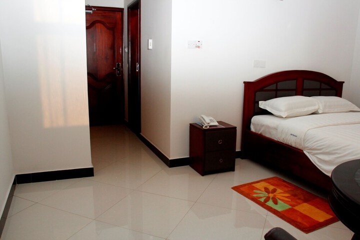 Room 18 of 117