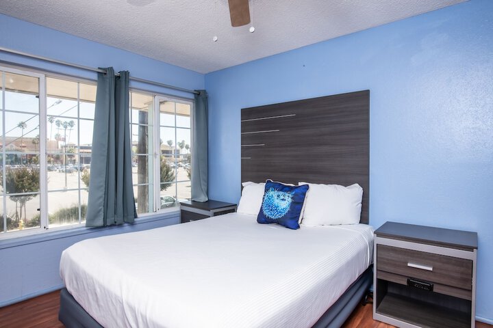 2 Double Beds (13 of 26)