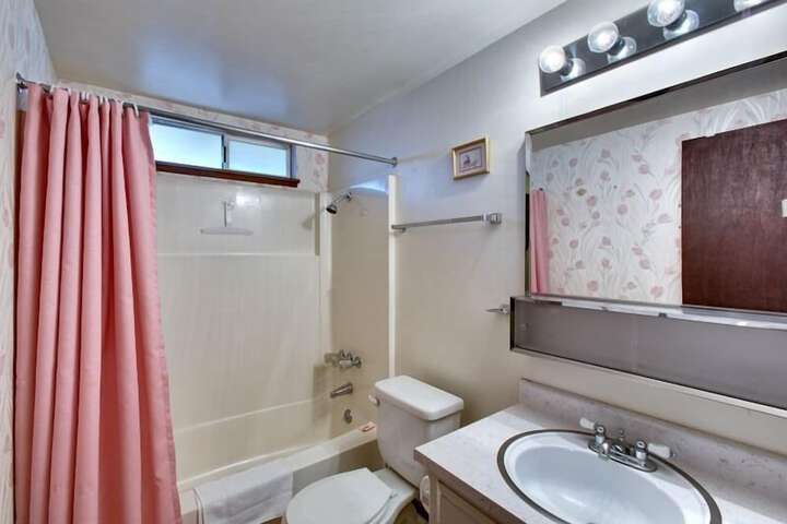 Room 9 of 11