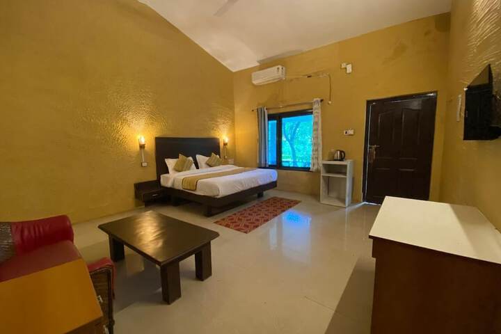 Room 4 of 18