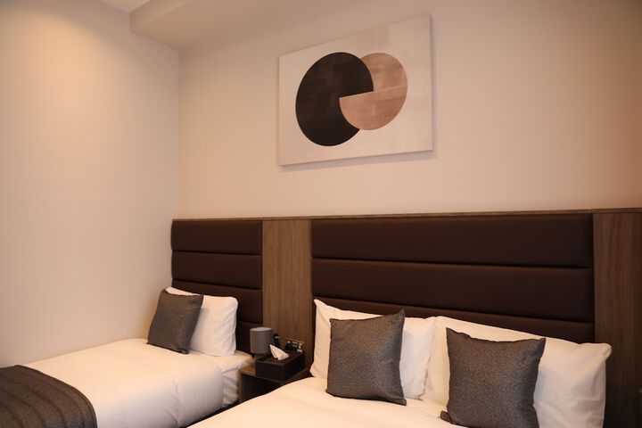 Room 34 of 76