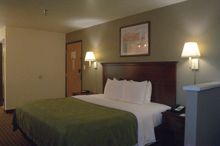 Room 32 of 46