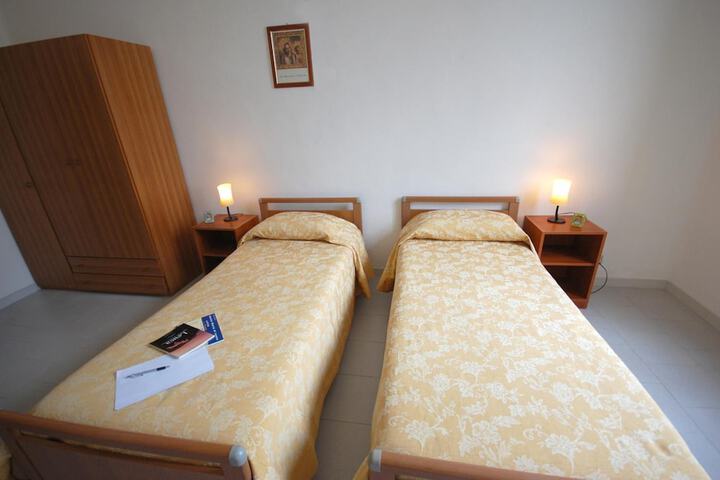 Room 12 of 51
