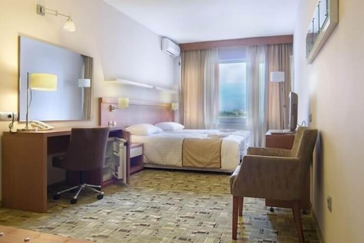 Room 8 of 32