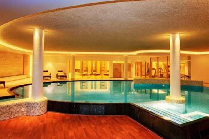 Pool 44 of 70