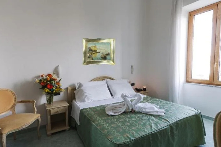 Room 5 of 28