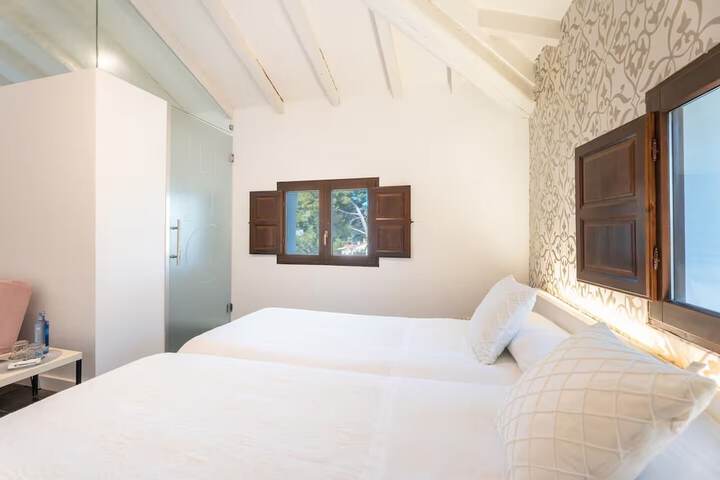 Room 30 of 72