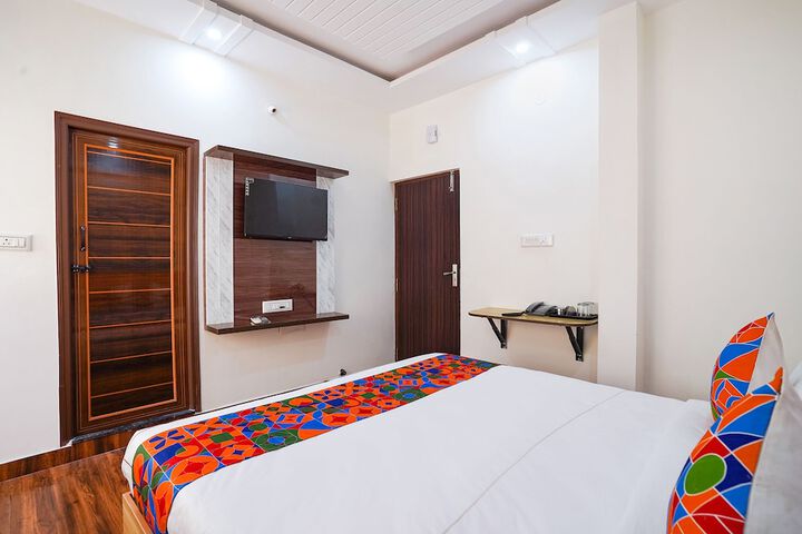 Room 16 of 34