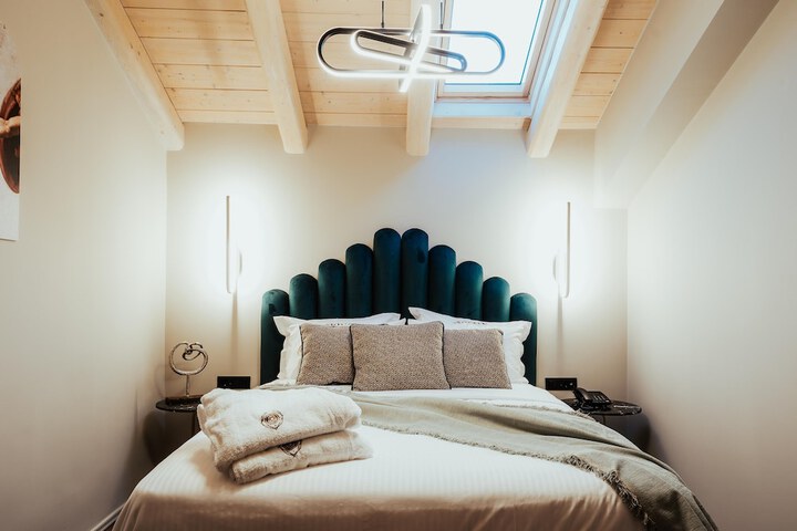 Room 28 of 89
