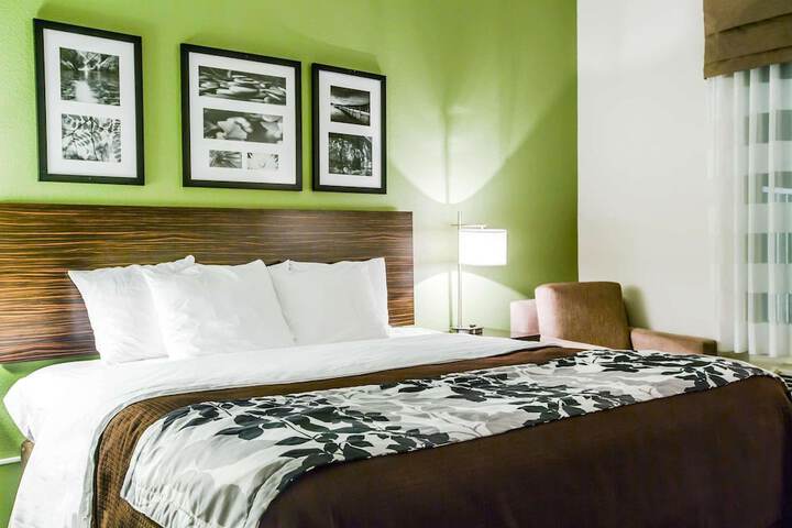 Room 13 of 35