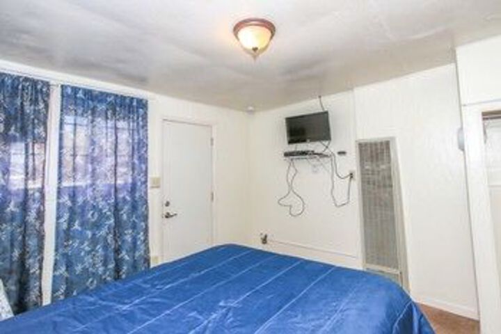 Room 4 of 15