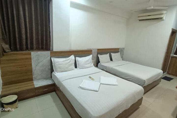 Hotel Bhavya Ahmedabad