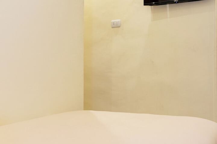 Room 25 of 127