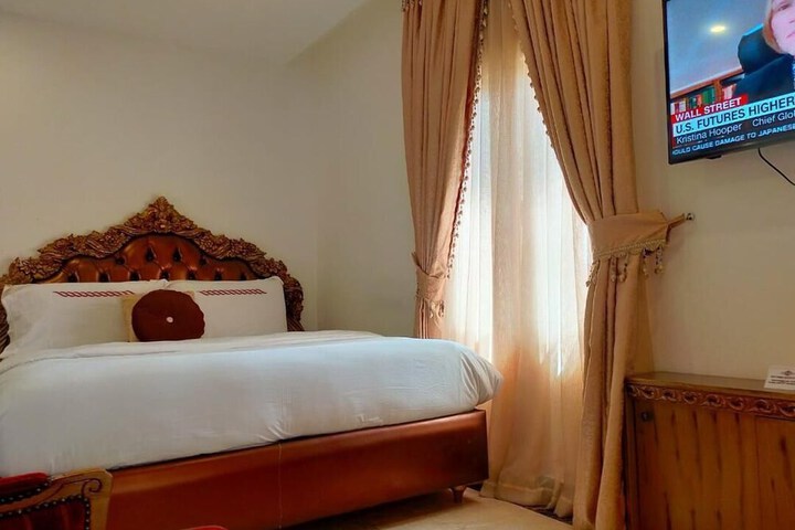 Room 2 of 19