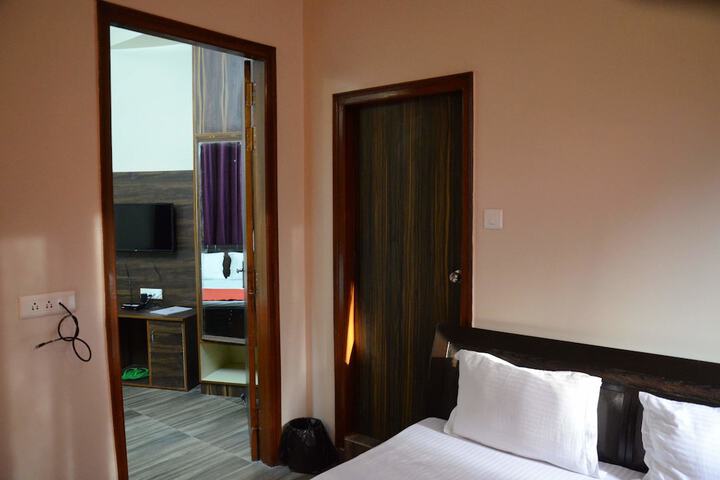 Room 3 of 27