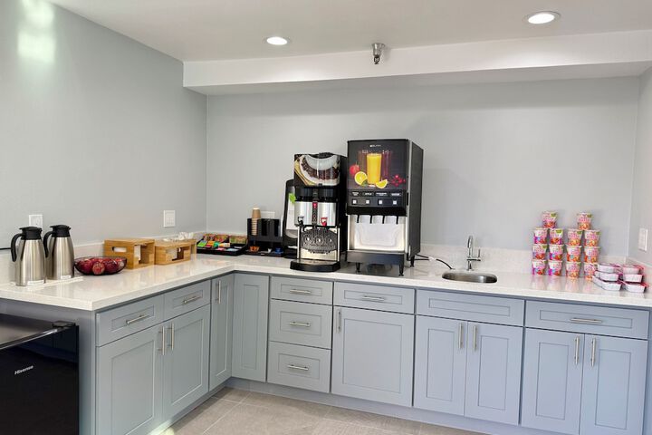 Breakfast/Coffee Service 32 of 39