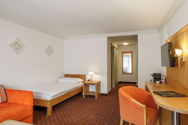 Room 20 of 102