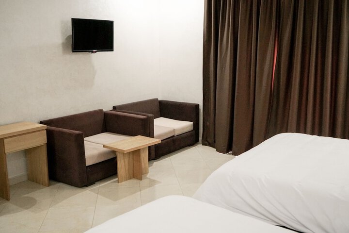Room 9 of 13