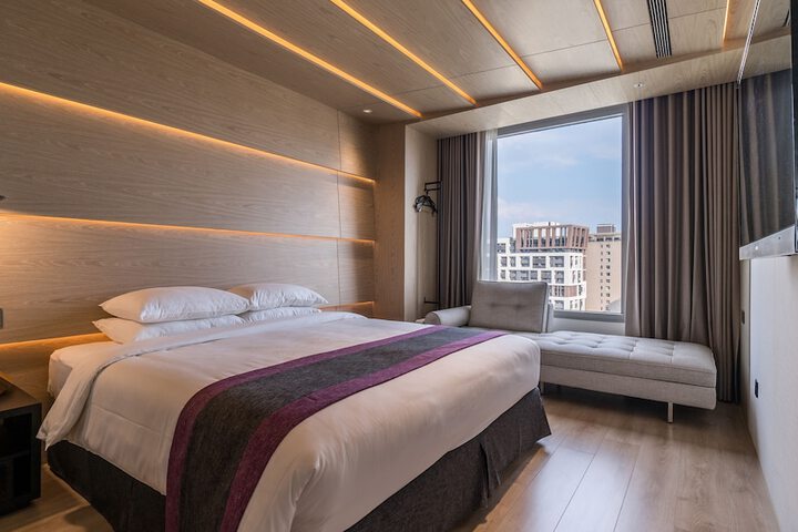 Room 9 of 92