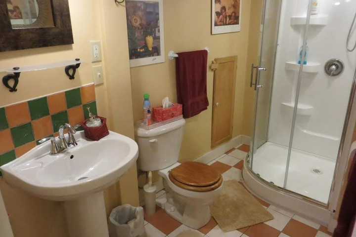 Room 7 of 11