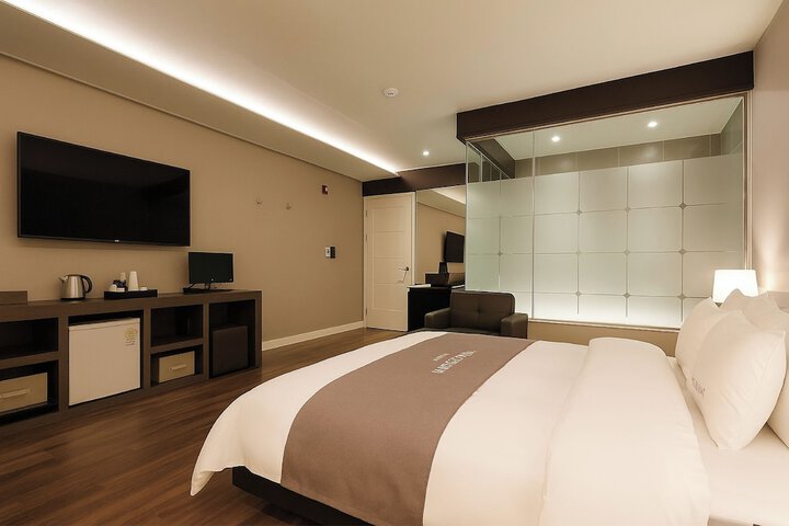 Room 54 of 85