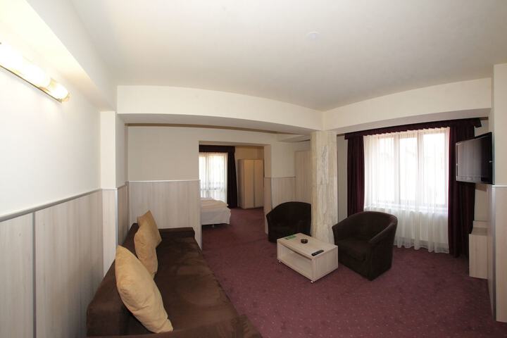 Room 13 of 38