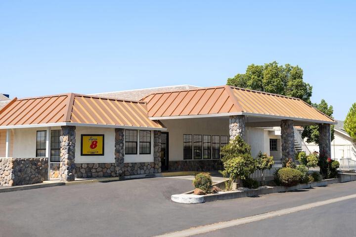 Super 8 by Wyndham Dunnigan in Dunnigan, CA