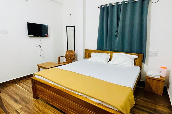 Room 9 of 13