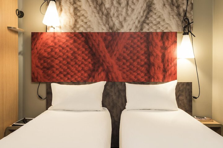 Room 17 of 38