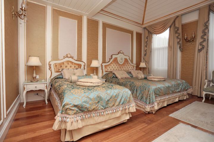 Room 15 of 83