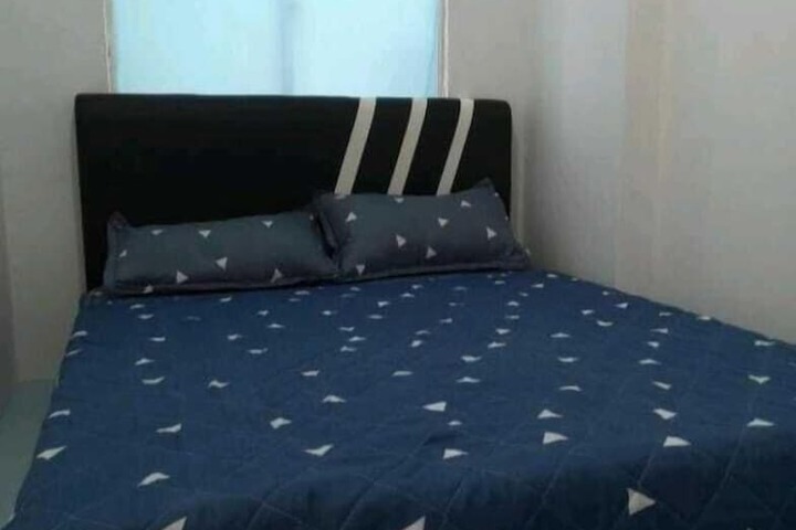 Room 2 of 8