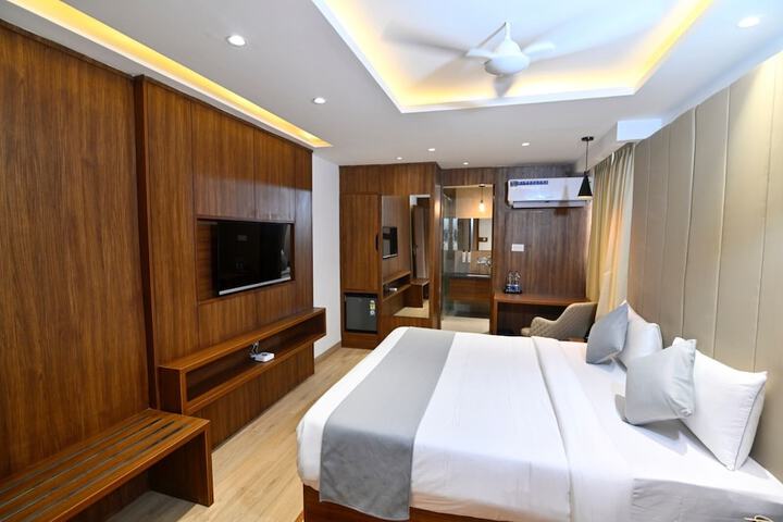 Room 11 of 30