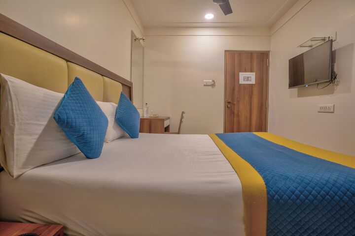 Room 10 of 29