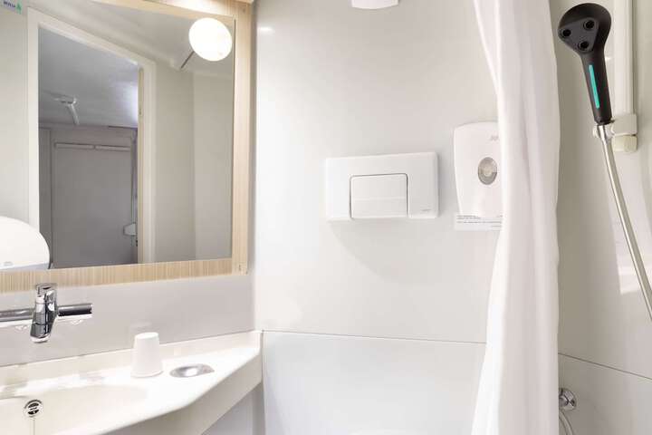 Room 15 of 25