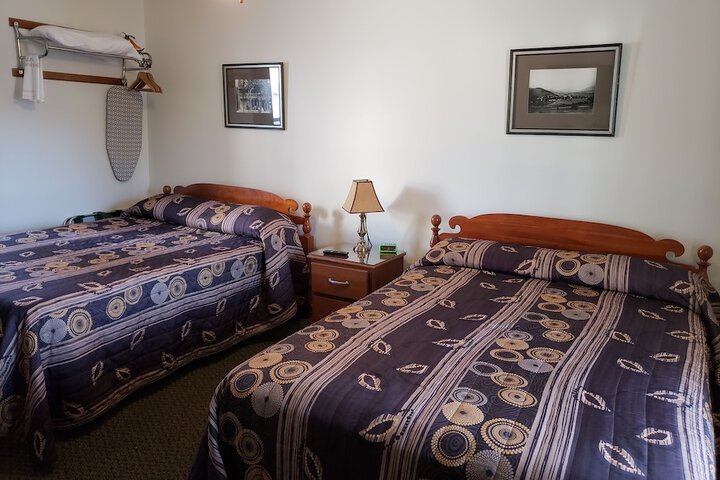 Basic Room 2 Double Beds (2 of 3)
