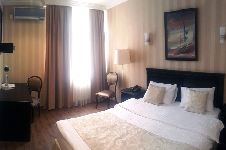 Room 3 of 8