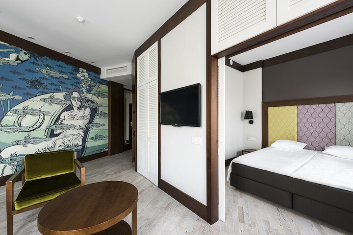 Room 25 of 137
