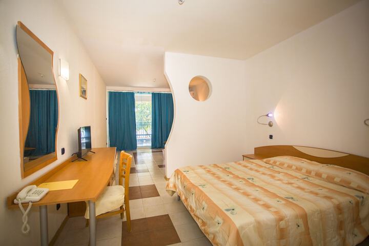 Room 13 of 91