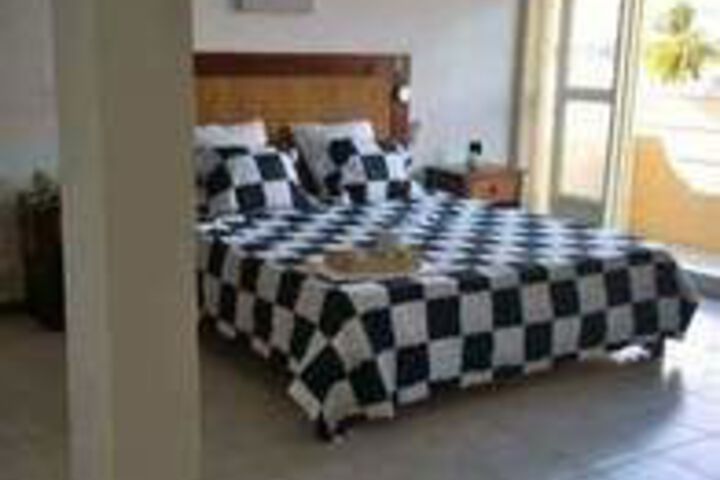 Room 9 of 35