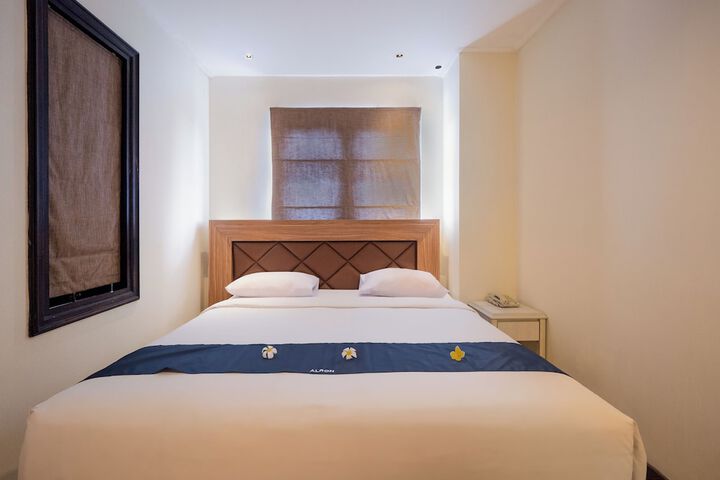 Room 15 of 83