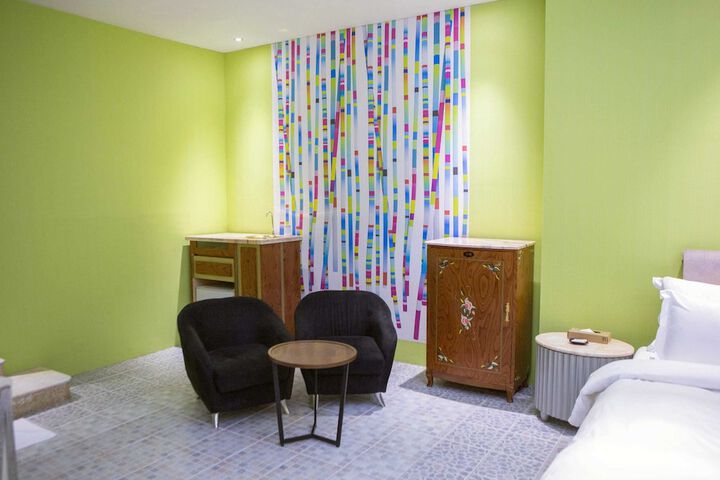 Room 7 of 62