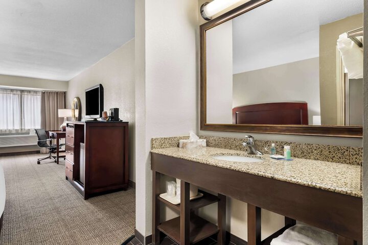 Suite (3 of 4)