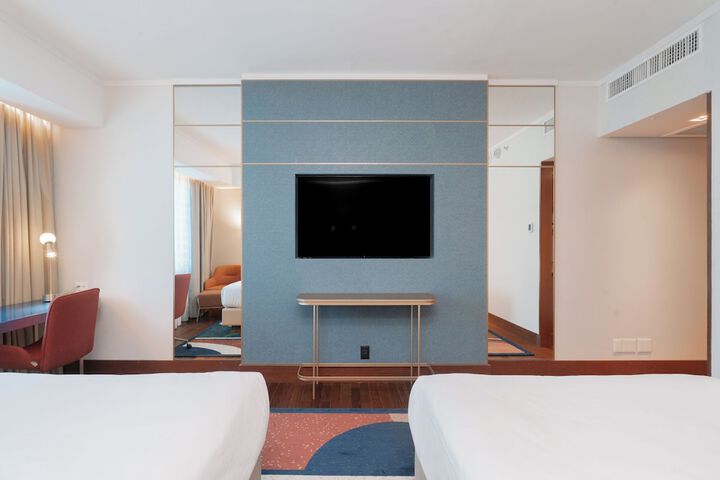 Room 11 of 142
