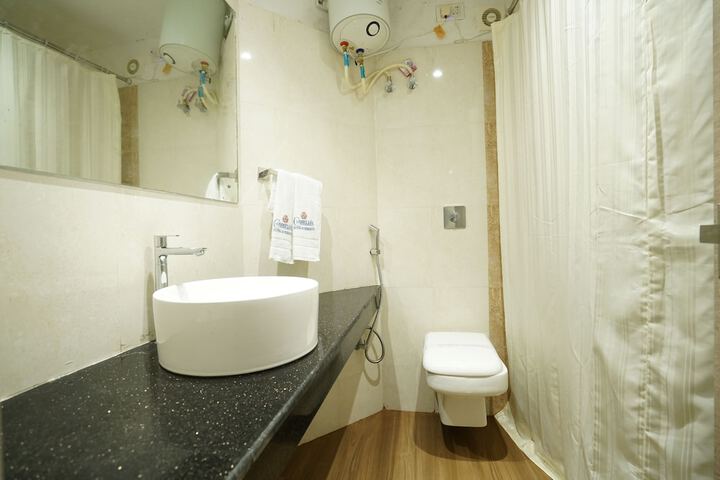 Room 10 of 28