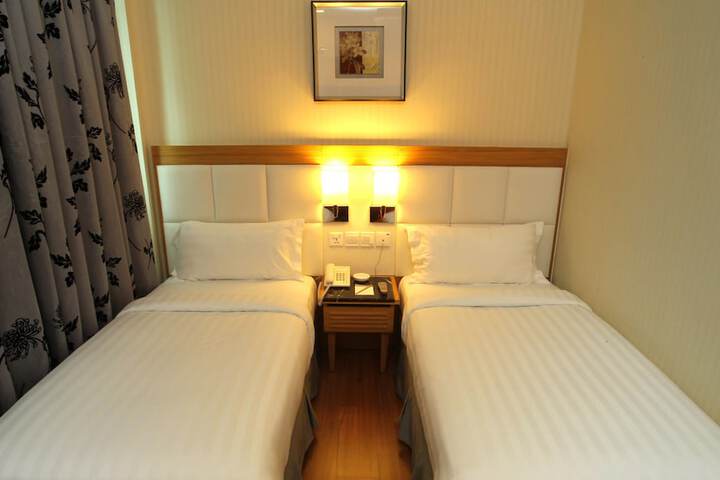 Room 7 of 36