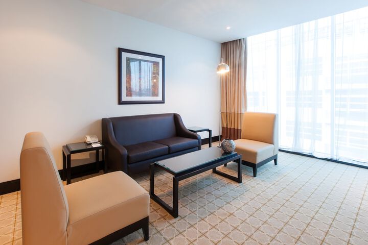 Room 32 of 211