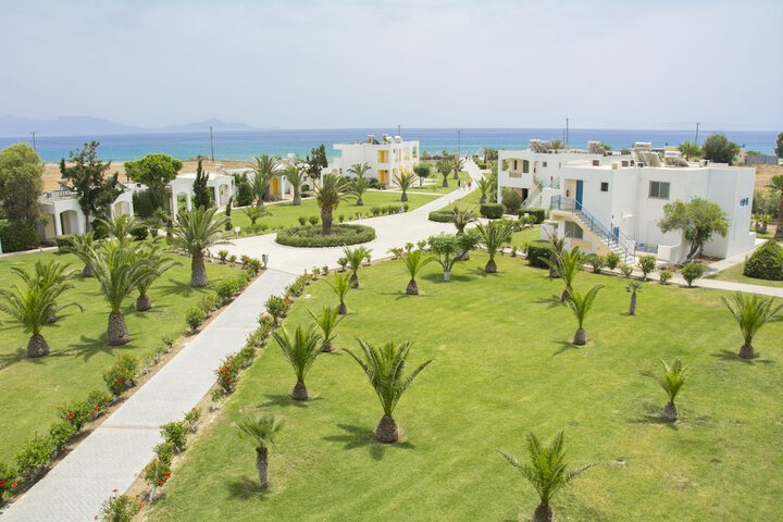 Hotel Exterior 204 of 229