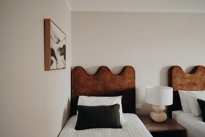 Room 17 of 93
