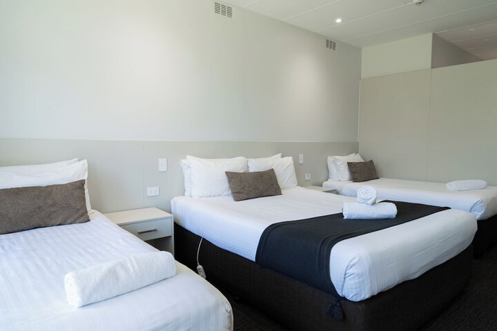 Room 11 of 27